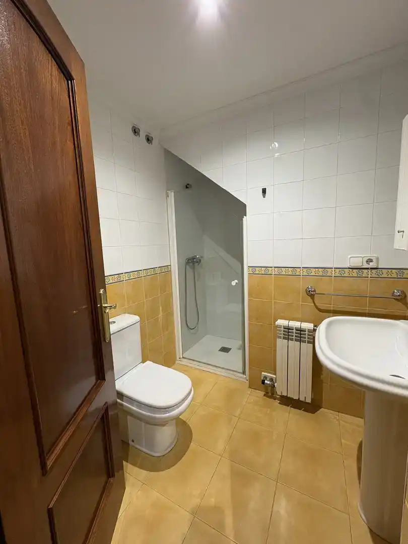 Bany de Pis de lloguer en Nigrán amb Piscina i Balcó