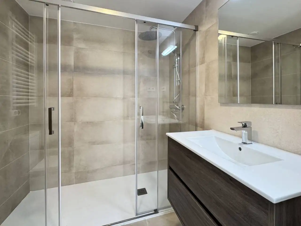 Baño de Piso en venta en Cubelles con Aire acondicionado, Calefacción y Terraza