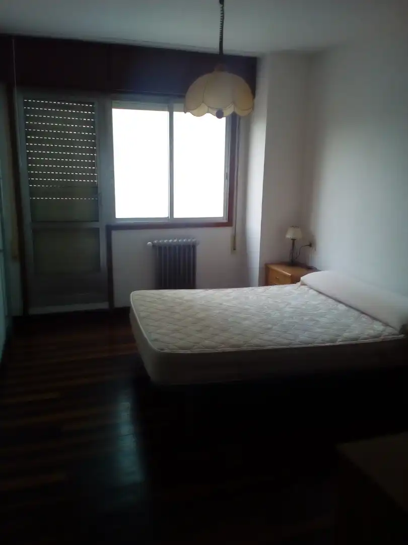 Habitación de Piso de alquiler en Santiago de Compostela  con Calefacción, Parquet y Amueblado