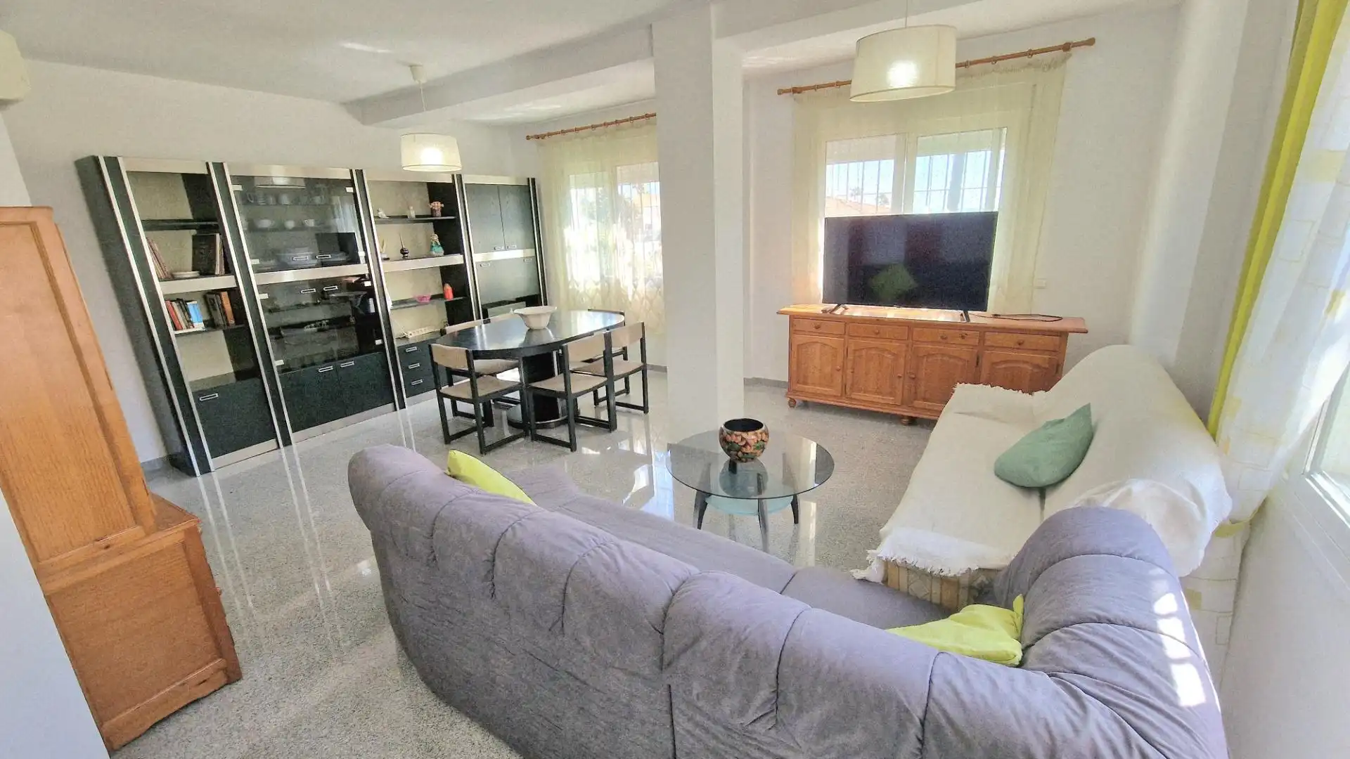 Sala d'estar de Casa o xalet en venda en Mijas amb Aire condicionat, Jardí privat i Terrassa