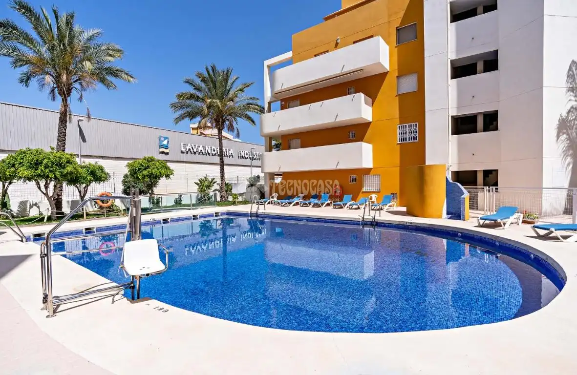 Piscina de Piso en venta en Roquetas de Mar con Calefacción y Terraza