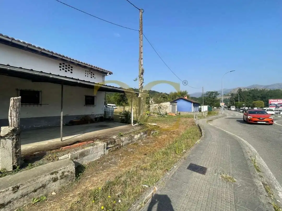 Vista exterior de Casa o xalet en venda en Parres amb Calefacció, Jardí privat i Traster
