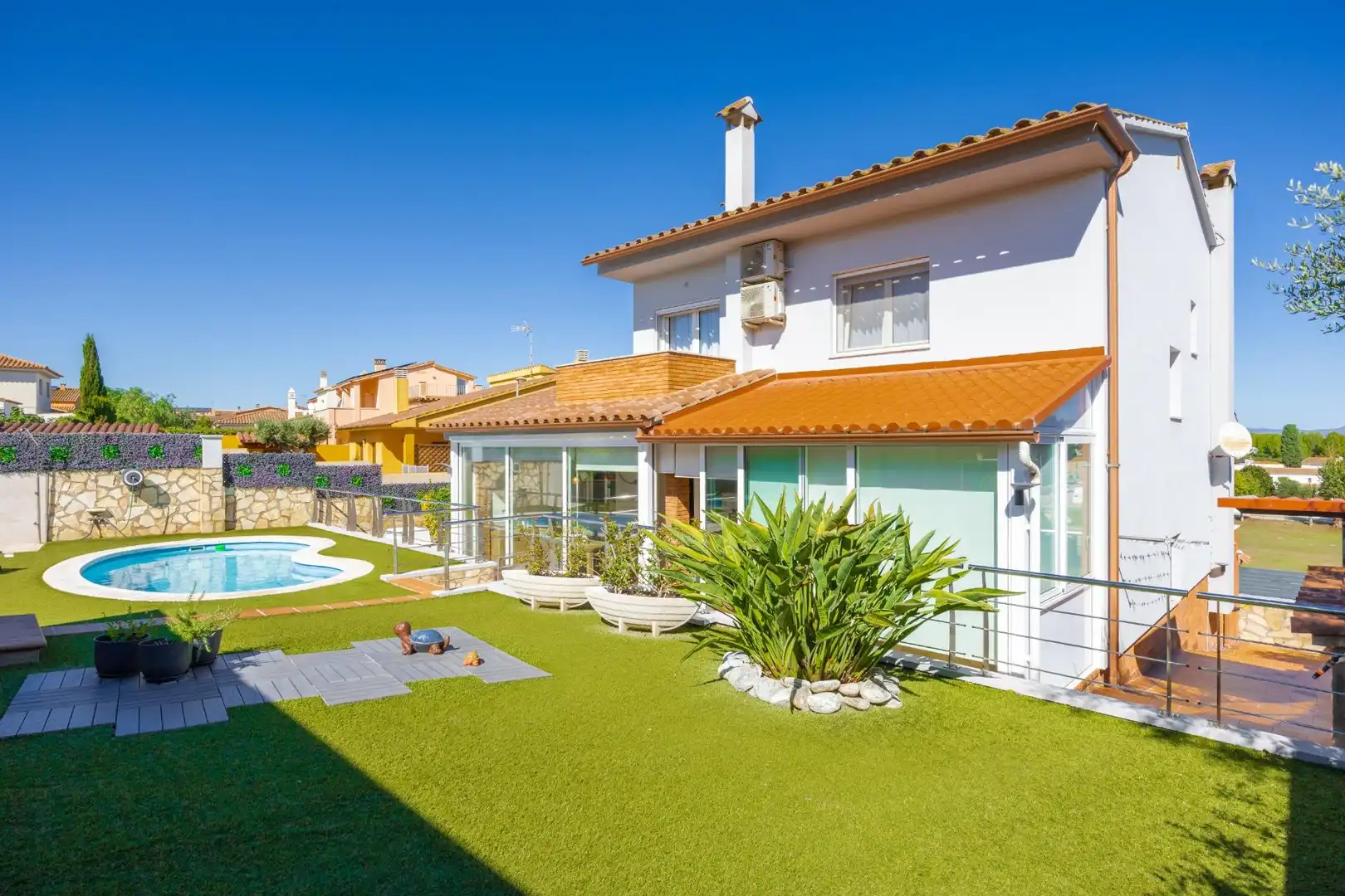 Vista exterior de Casa o chalet en venta en L'Escala con Aire acondicionado, Calefacción y Jardín privado