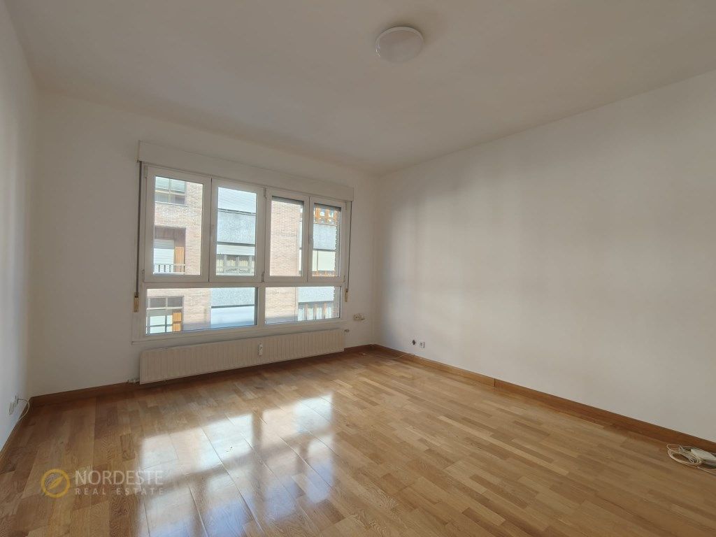 Bedroom of Flat to rent in Oviedo 