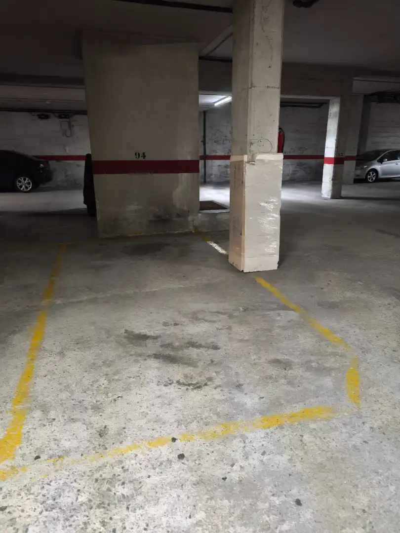 Parking de Piso de alquiler en Ames con Calefacción, Parquet y Amueblado