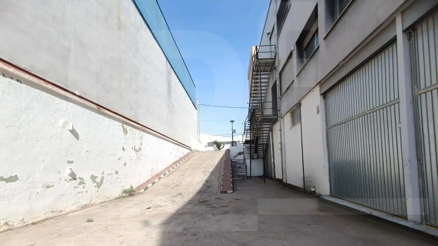 Vista exterior de Nau industrial de lloguer en Paterna
