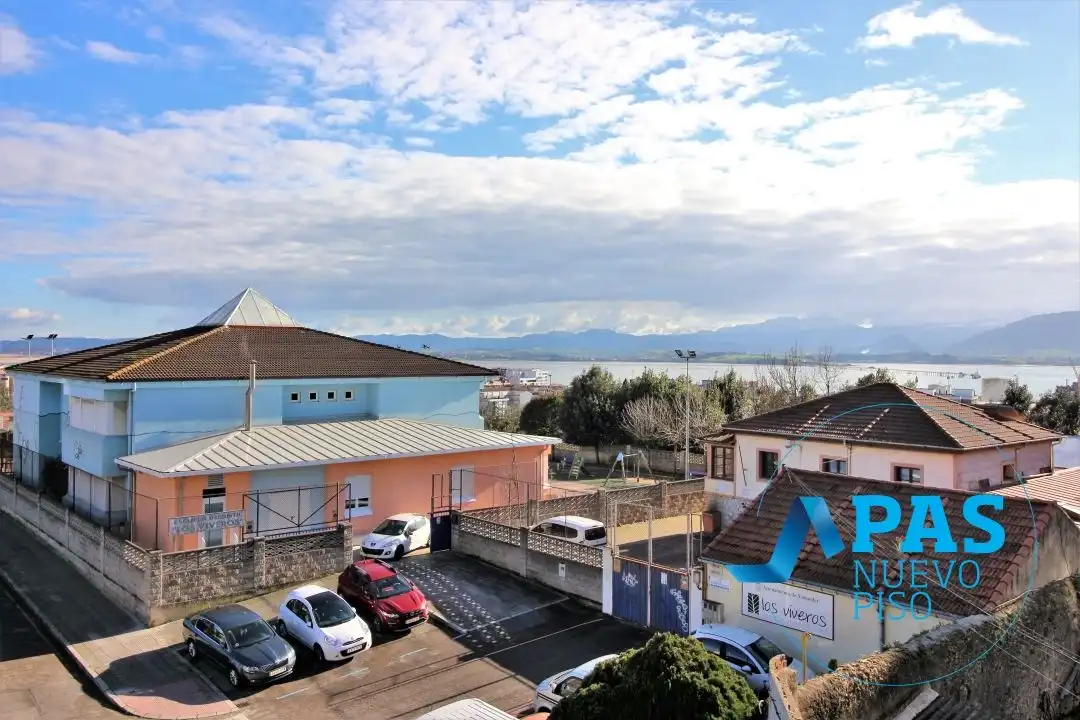 Piso en venta en Santander con Calefacción, Trastero y Amueblado
