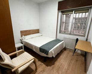 Bedroom of Flat to share in  Madrid Capital  with Heating and Washing machine