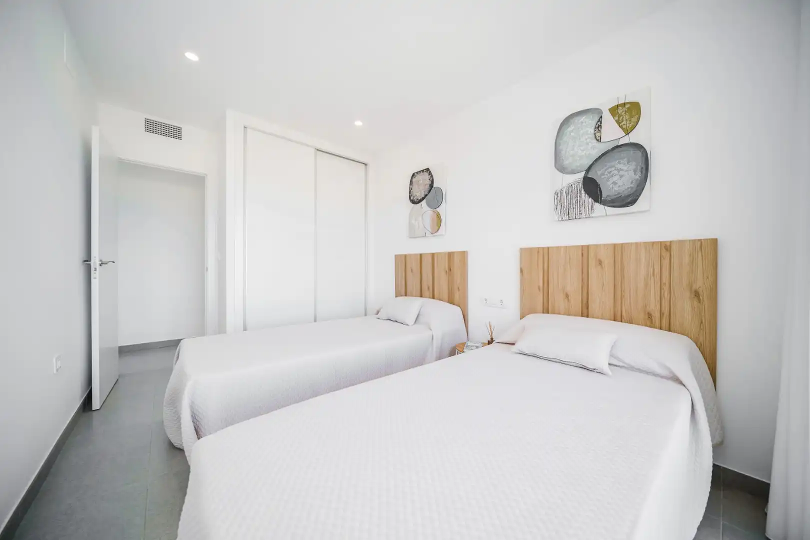 Dormitori de Apartament en venda en La Manga del Mar Menor amb Aire condicionat, Terrassa i Piscina