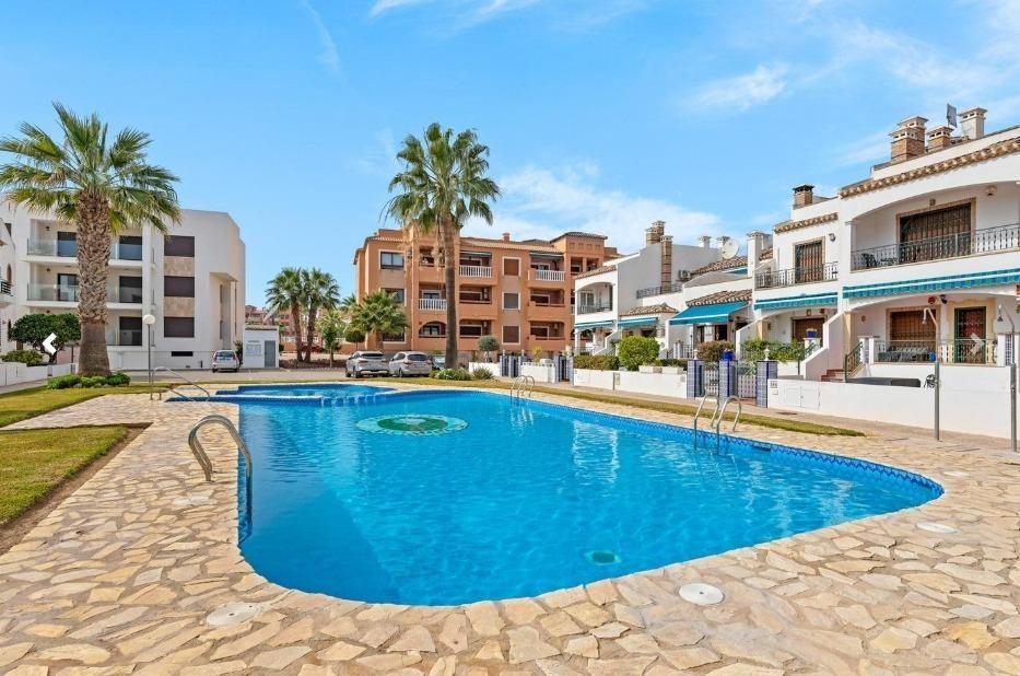 Piscina de Apartament en venda en Orihuela amb Aire condicionat, Calefacció i Terrassa