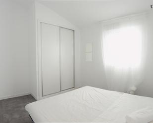 Dormitori de Apartament per a compartir en  Madrid Capital amb Moblat, Rentadora i Internet