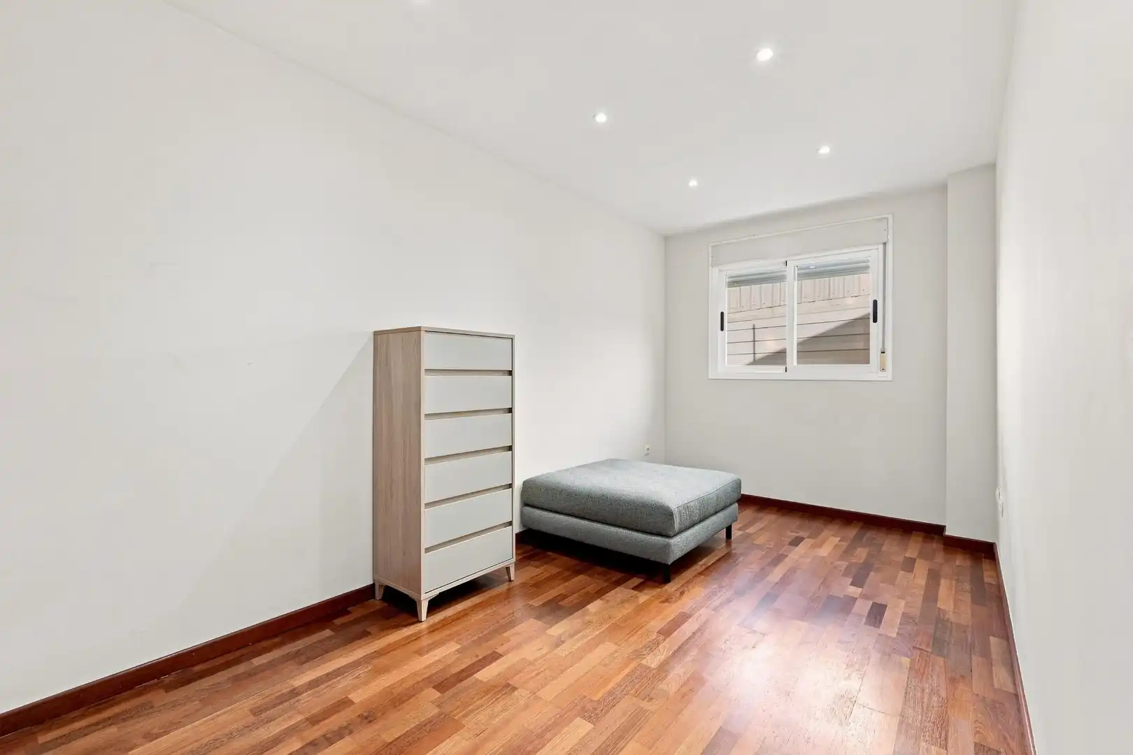 Habitación de Piso en venta en Silla con Aire acondicionado, Parquet y Amueblado