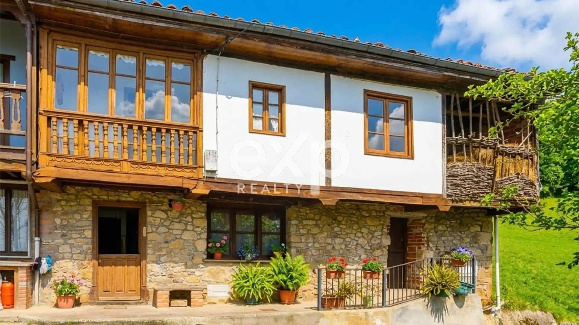 Vista exterior de Casa adosada en venda en Laviana