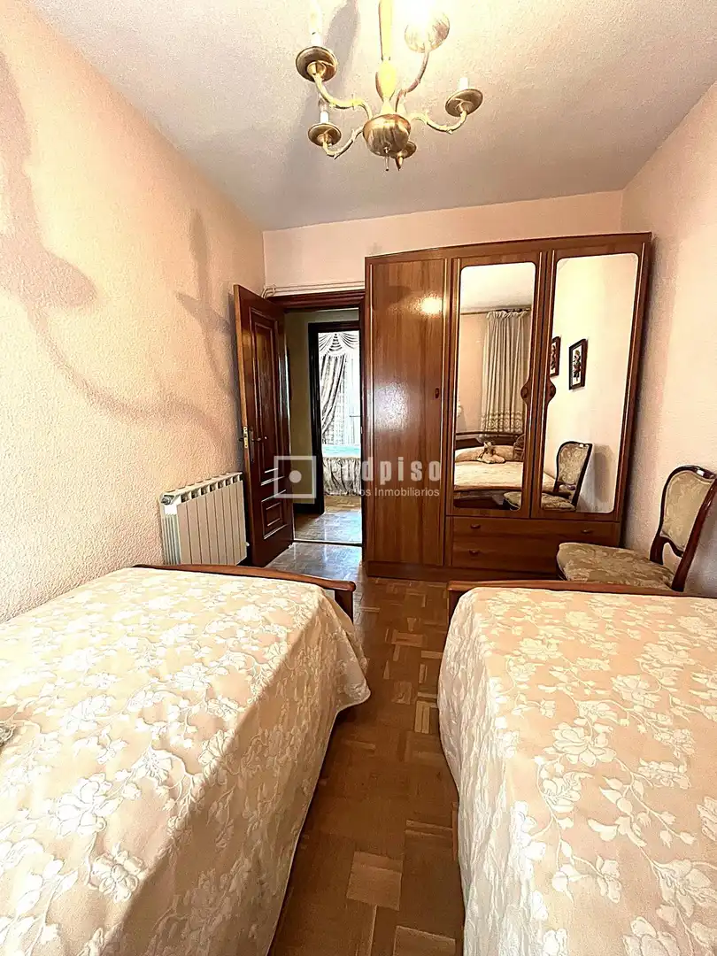 Bedroom of Flat for sale in Madrid  with Parquet flooring and Terrace