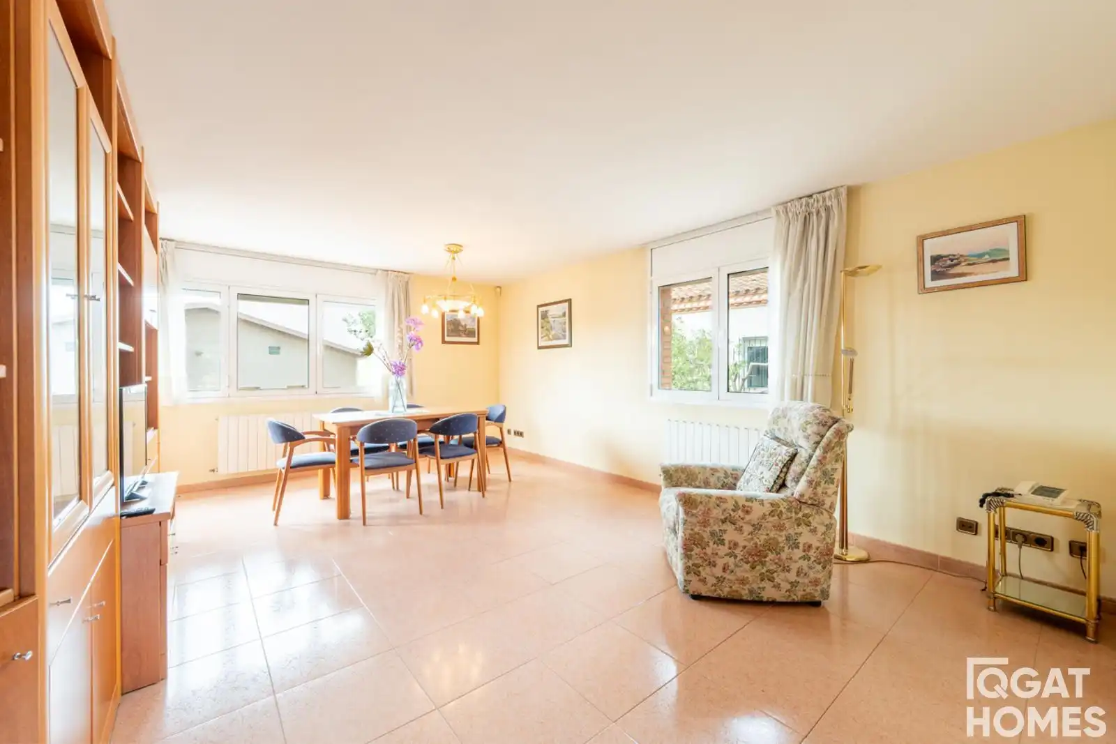 Sala d'estar de Casa o xalet en venda en Sant Cugat del Vallès amb Calefacció, Terrassa i Piscina