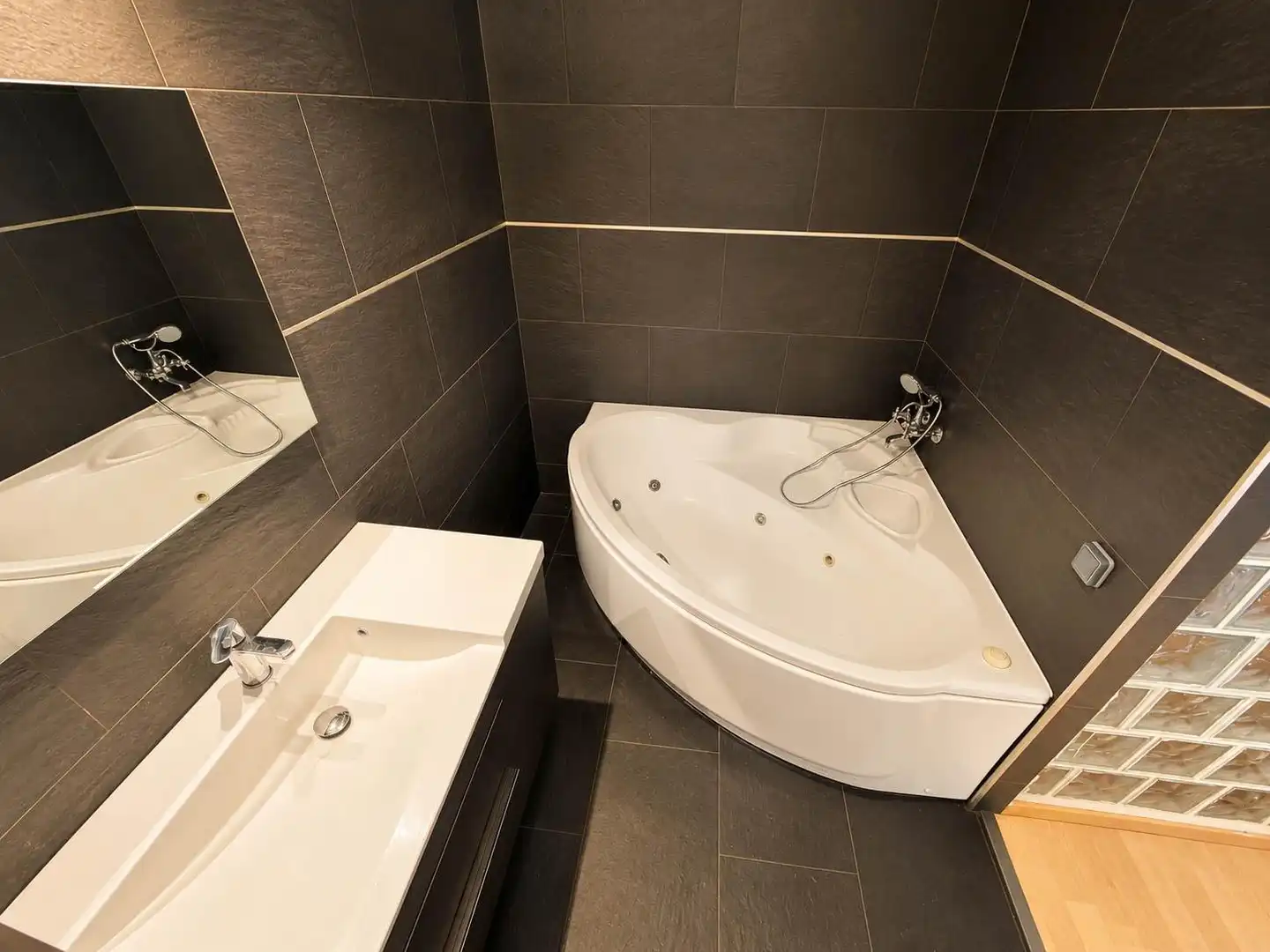 Badezimmer von Wohnung zur Miete in Paterna mit Klimaanlage, Heizung und Parkett
