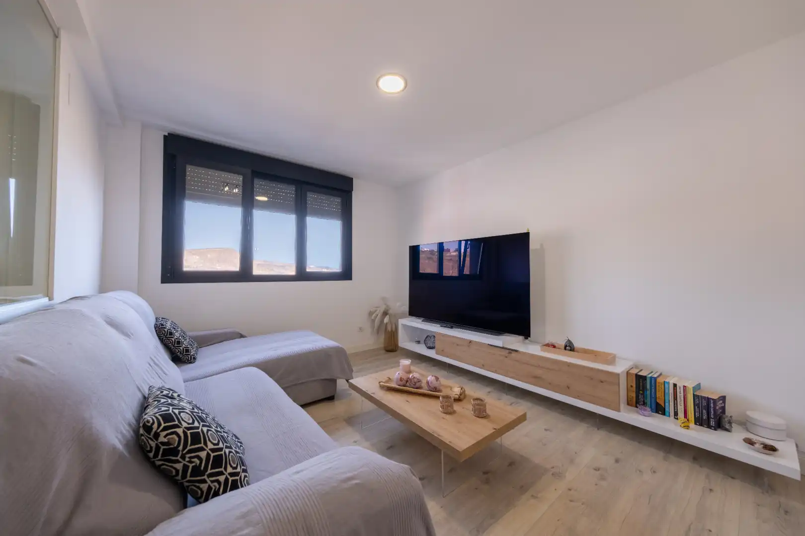 Sala de estar de Piso en venta en Las Palmas de Gran Canaria con Trastero, Amueblado y Piscina comunitaria