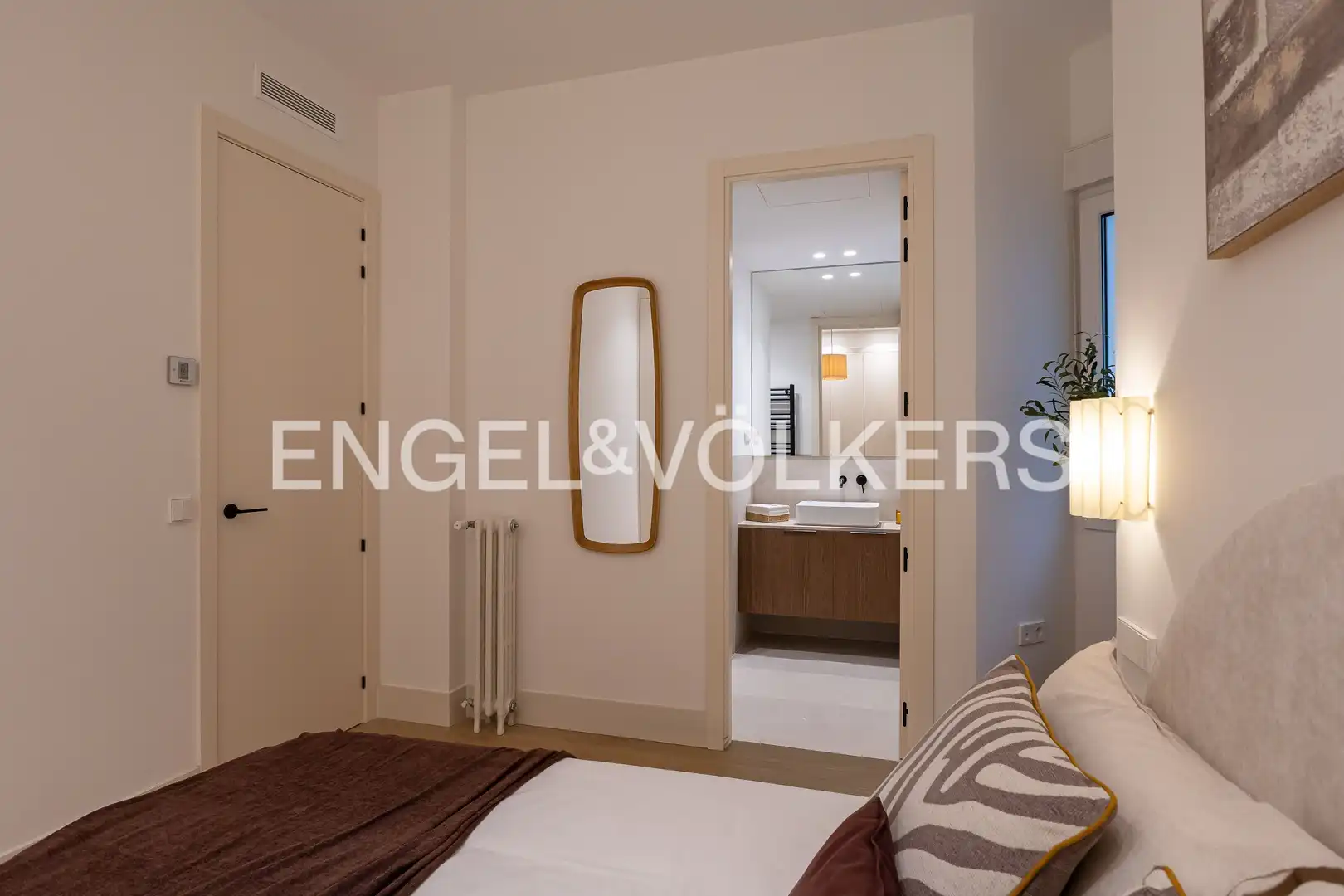 Schlafzimmer von Wohnung zum Verkauf in Madrid mit Klimaanlage und Heizung