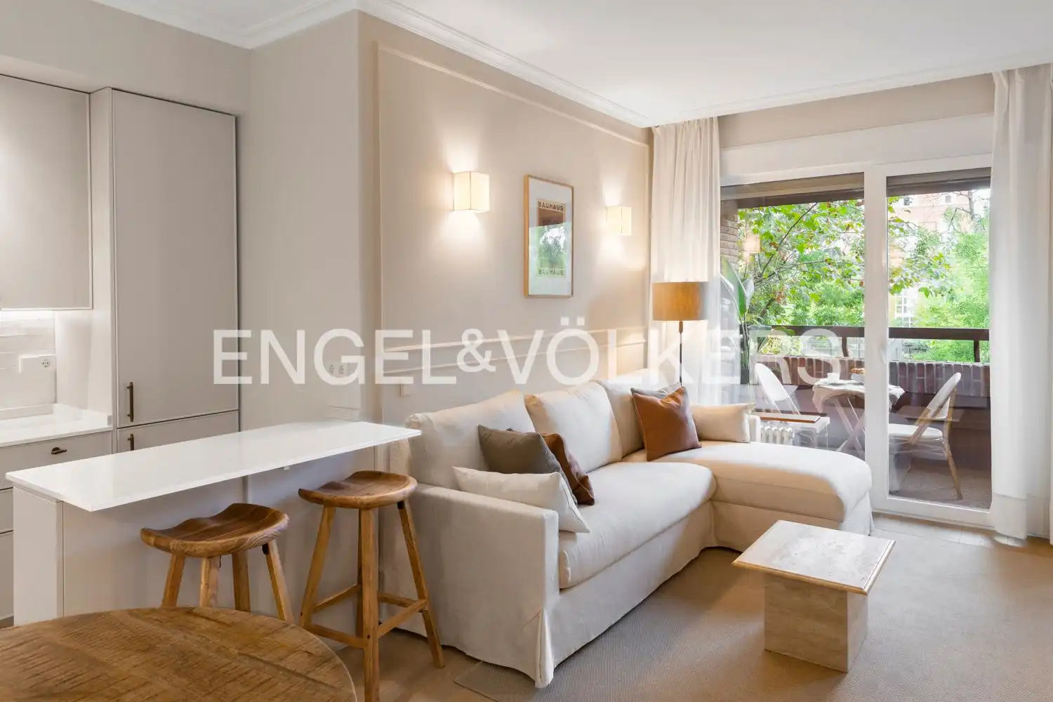 Living room of Flat for rent in  Madrid Capital  with Air Conditioner, Heating and Terrace