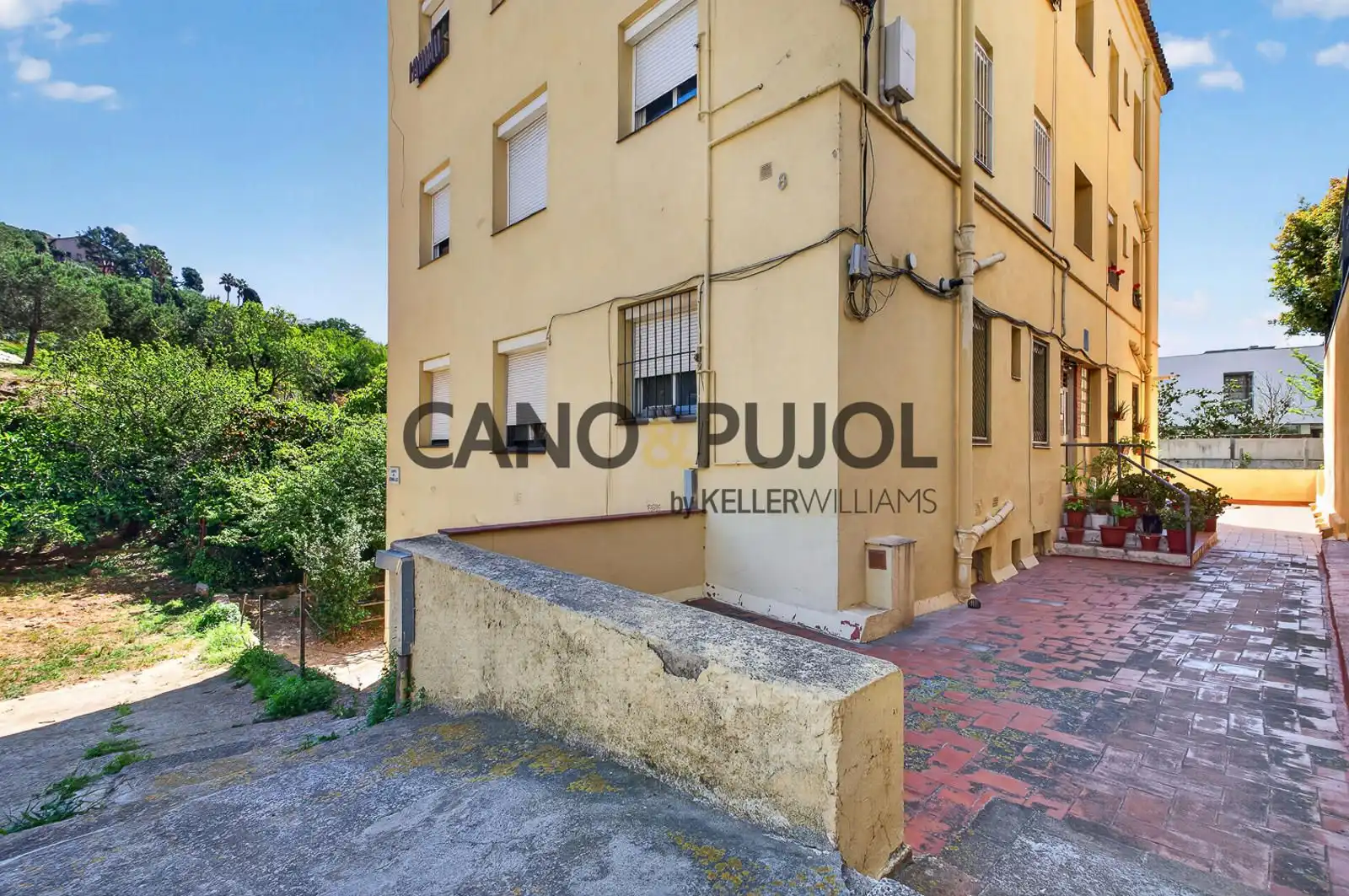 Vista exterior de Piso en venta en Barcelona con Calefacción
