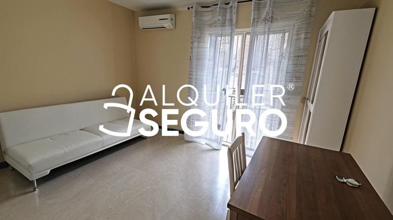 Habitación de Piso de alquiler en  Sevilla Capital con Aire acondicionado, Terraza y Amueblado