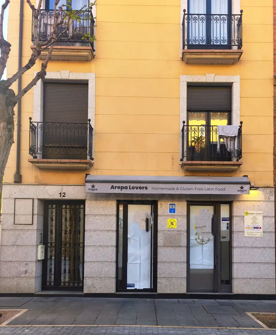 Local comercial en venda a San Mamés - La Palomera