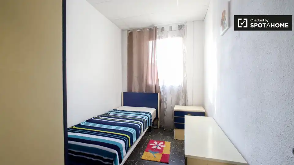 Bedroom of Flat for rent in Valencia  with Air Conditioner, Heating and Furnished