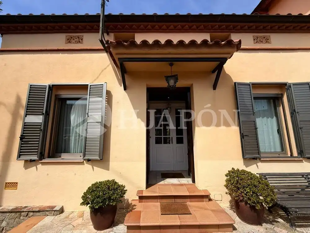 Vista exterior de Casa o xalet en venda en Teià amb Calefacció, Jardí privat i Terrassa