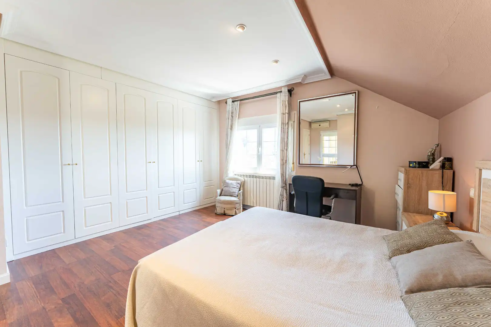 Habitación de Casa adosada en venta en Torrelodones con Calefacción, Jardín privado y Terraza