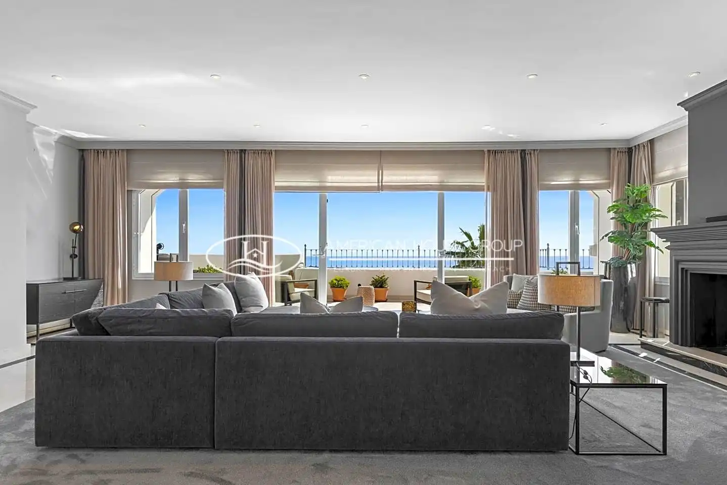 Sala de estar de Dúplex en venta en Benahavís con Aire acondicionado y Terraza