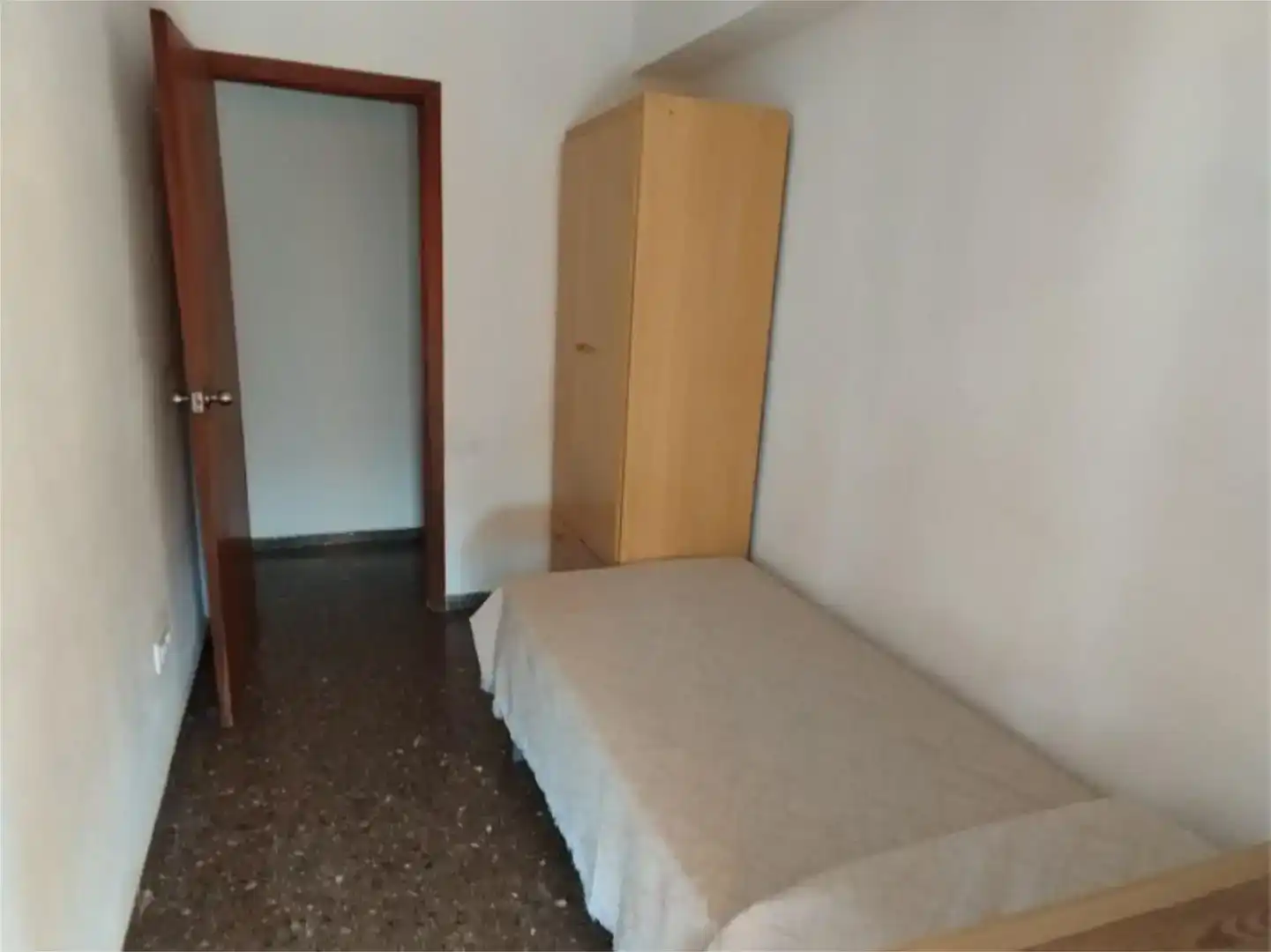 Schlafzimmer von Wohnung zur Miete in  Valencia Capital mit Klimaanlage und Balkon