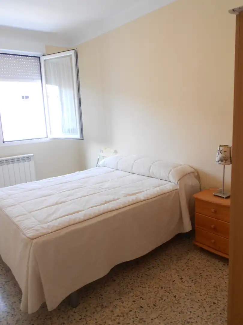 Habitación de Piso de alquiler en  Logroño con Calefacción, Amueblado y Horno