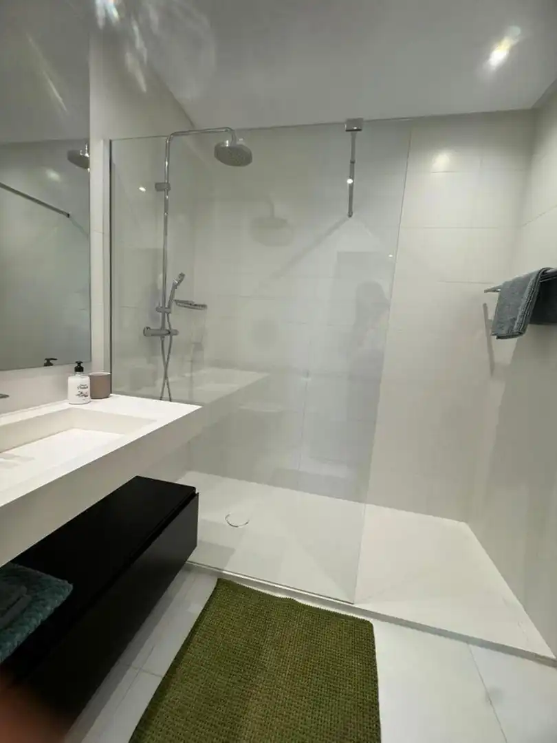 Bany de Planta baixa de lloguer en Estepona amb Aire condicionat, Jardí privat i Terrassa