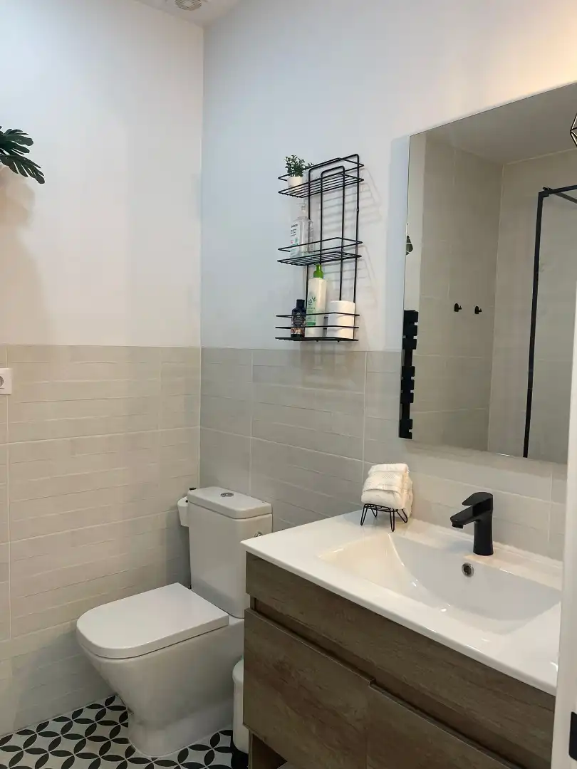 Bathroom of Flat for sale in Plasencia  with Air Conditioner, Heating and Terrace