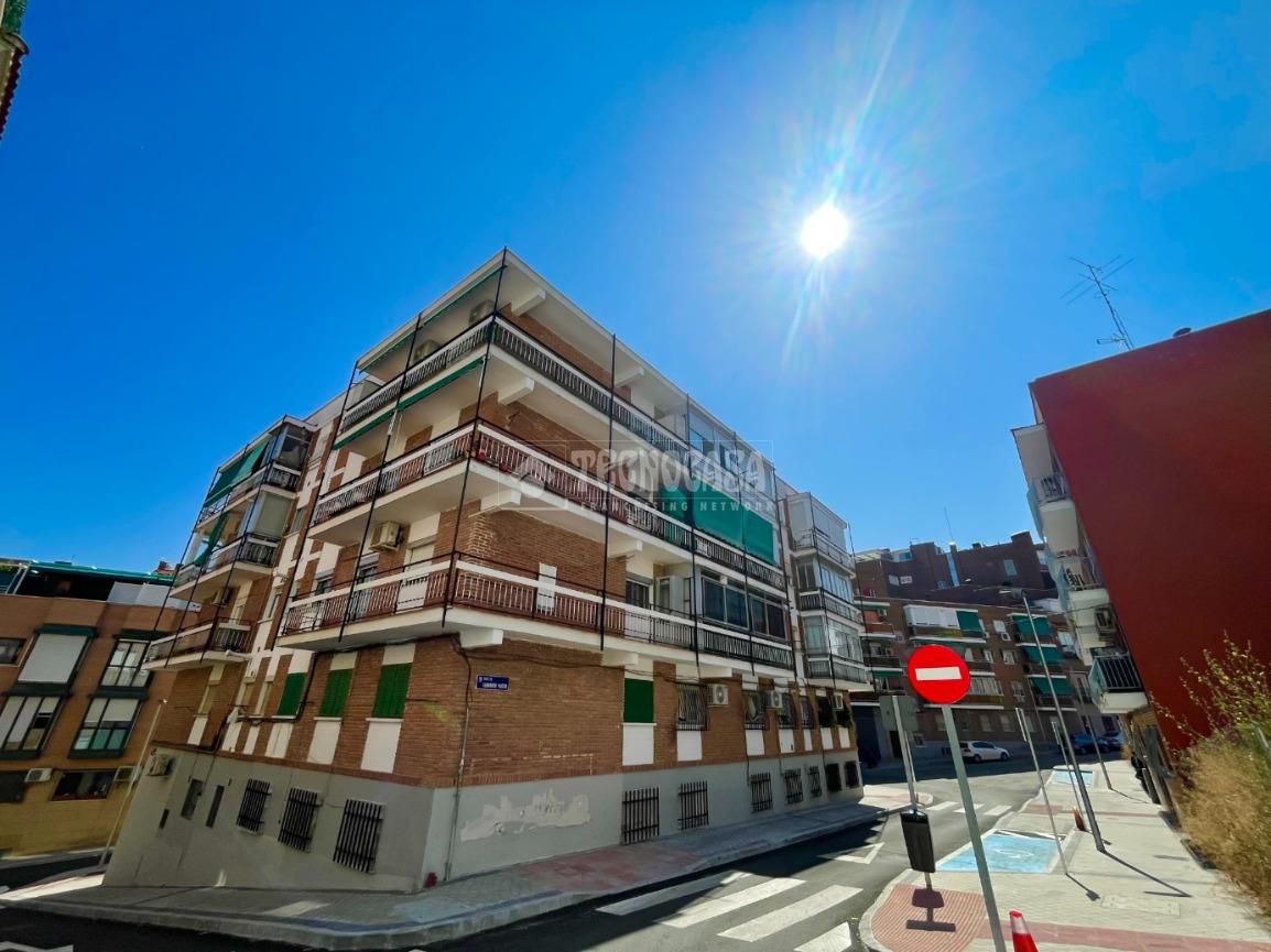Vista exterior de Pis en venda en  Madrid Capital amb Calefacció, Terrassa i Traster