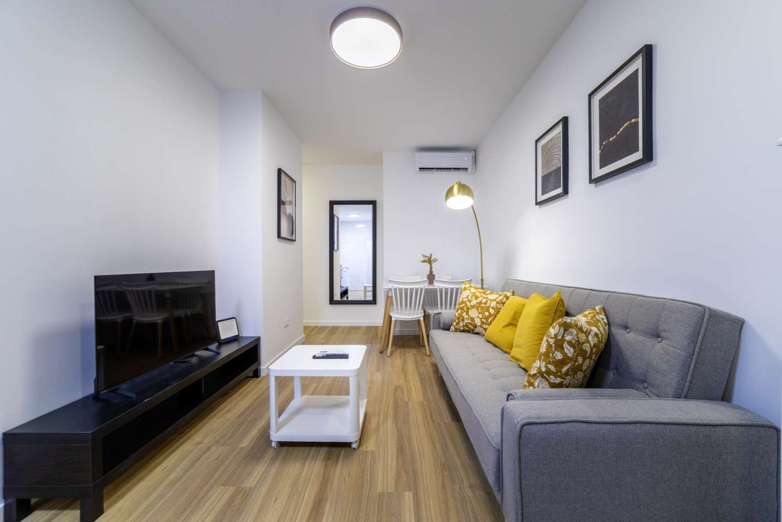 Living room of Apartment to share in  Madrid Capital  with Air Conditioner, Heating and Terrace