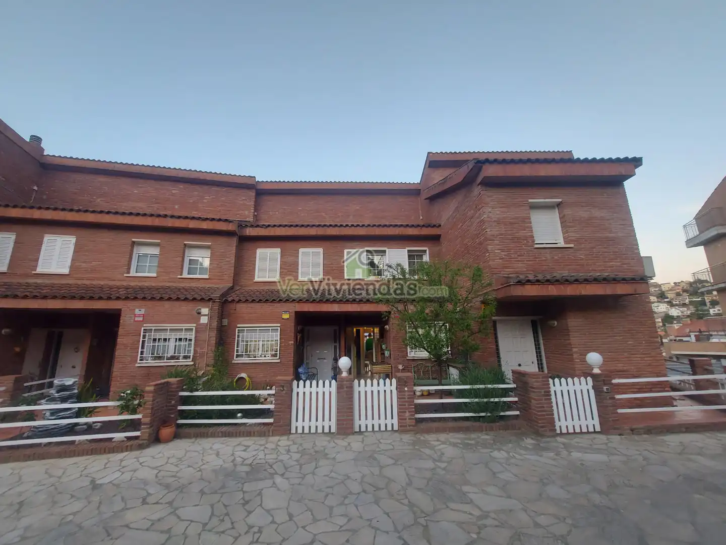 Vista exterior de Casa adosada en venta en Vallirana con Aire acondicionado, Calefacción y Jardín privado