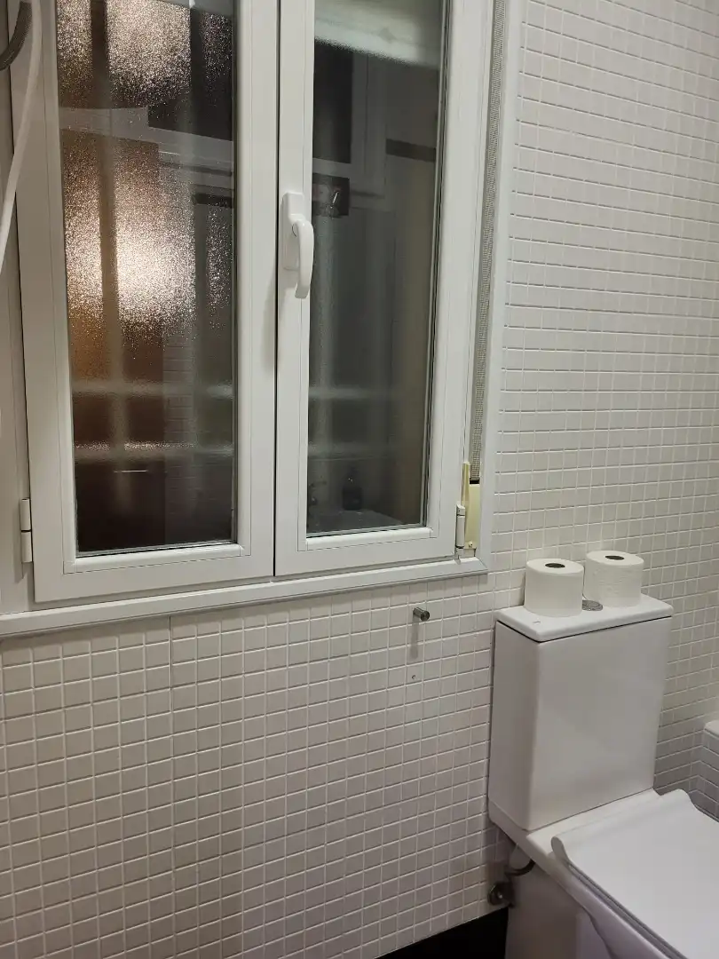 Badezimmer von Wohnung zur Miete in Madrid mit Heizung und Möbliert
