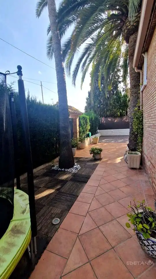 Casa o chalet de alquiler en 104, Moncada
