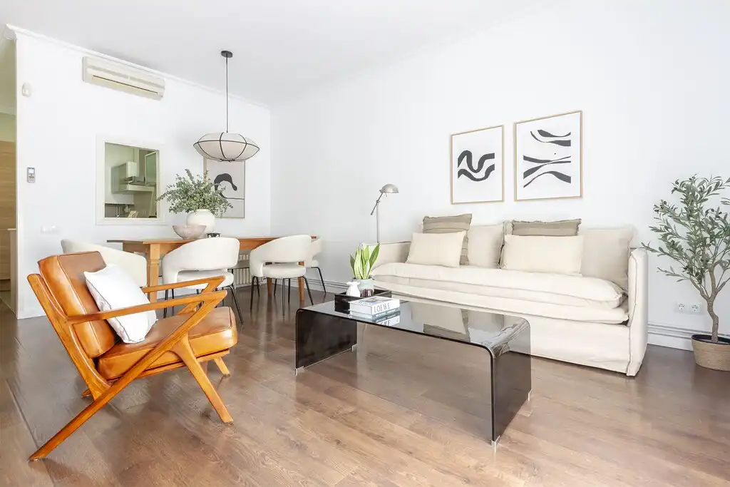 Living room of Apartments for sale in Barcelona  with Air Conditioner, Heating and Parquet flooring