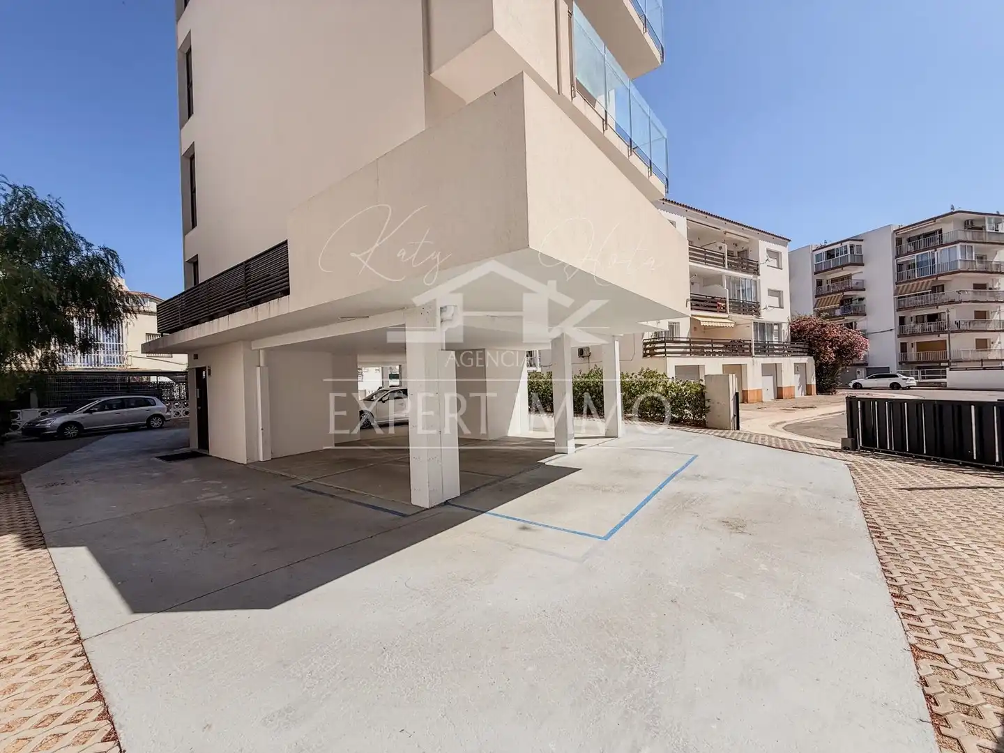 Exterior view of Apartments for sale in Roses  with Air Conditioner, Heating and Terrace