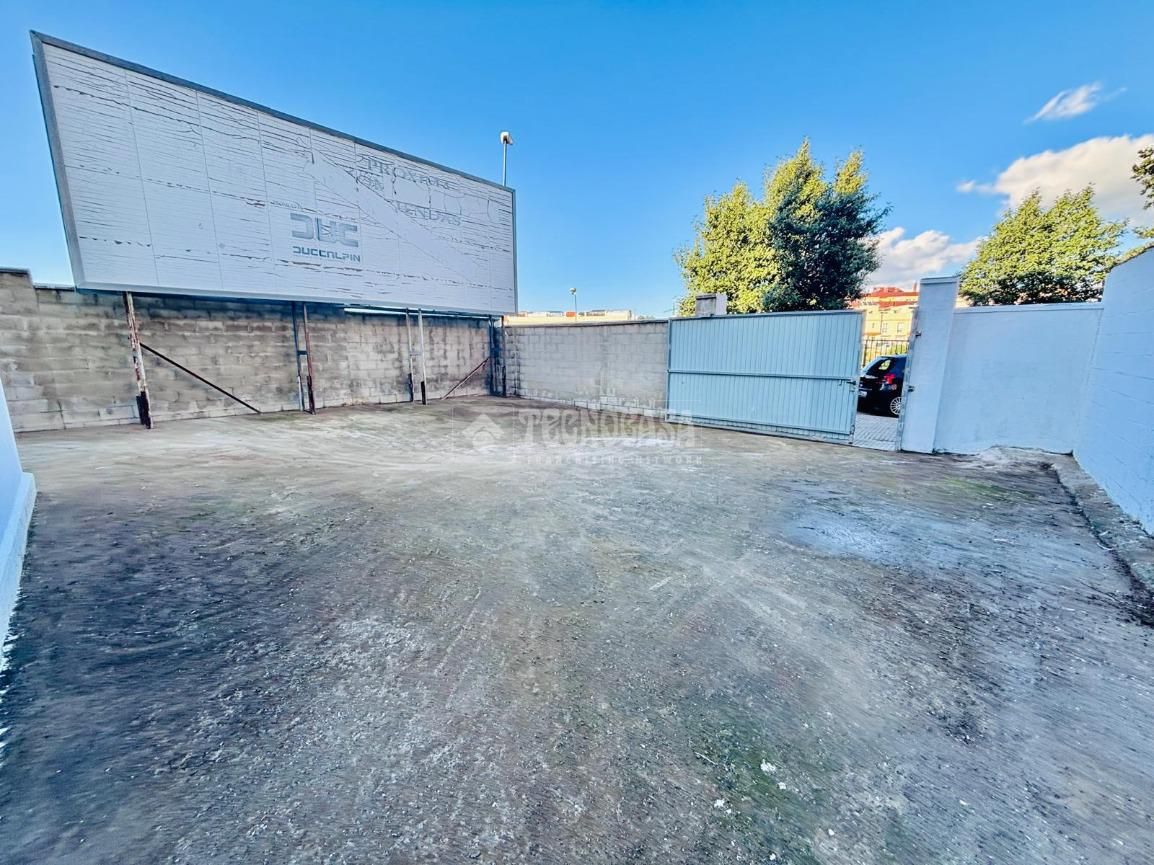 Parking of Residential for sale in San Fernando