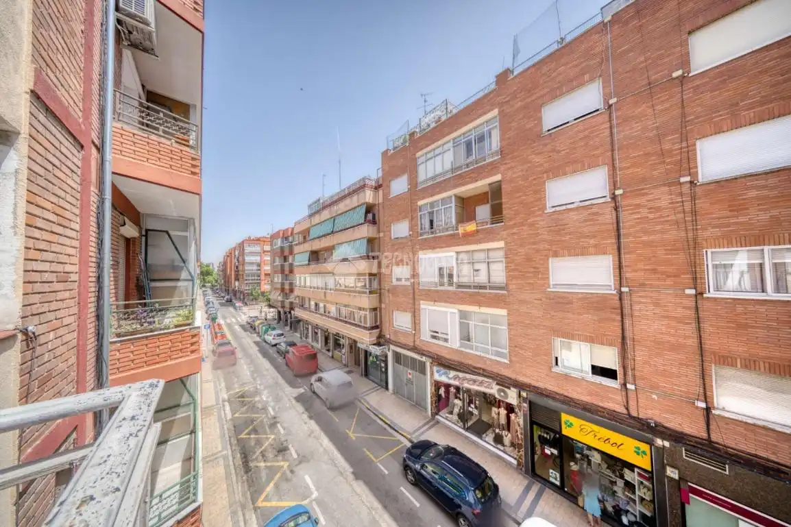 Exterior view of Flat for sale in Valladolid  with Heating, Parquet flooring and Furnished