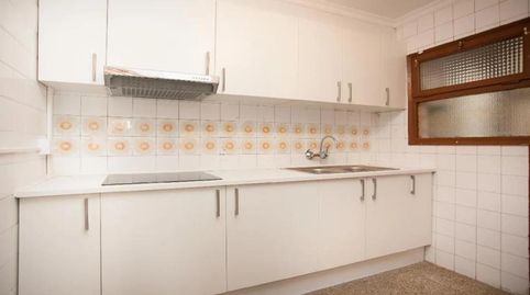 Foto 4 de Apartamento en venta en Calle Angel Guimera, Centre, Salt