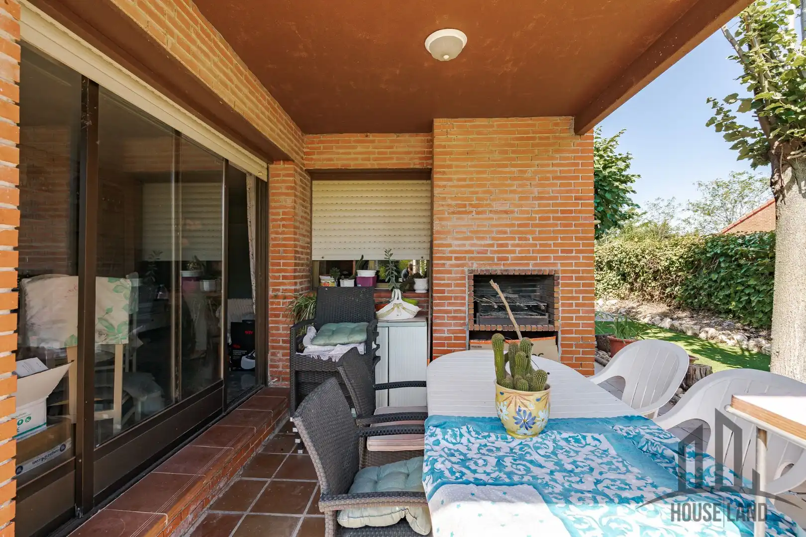 Terrassa de Casa o xalet en venda en Valdeolmos-Alalpardo amb Calefacció, Jardí privat i Piscina