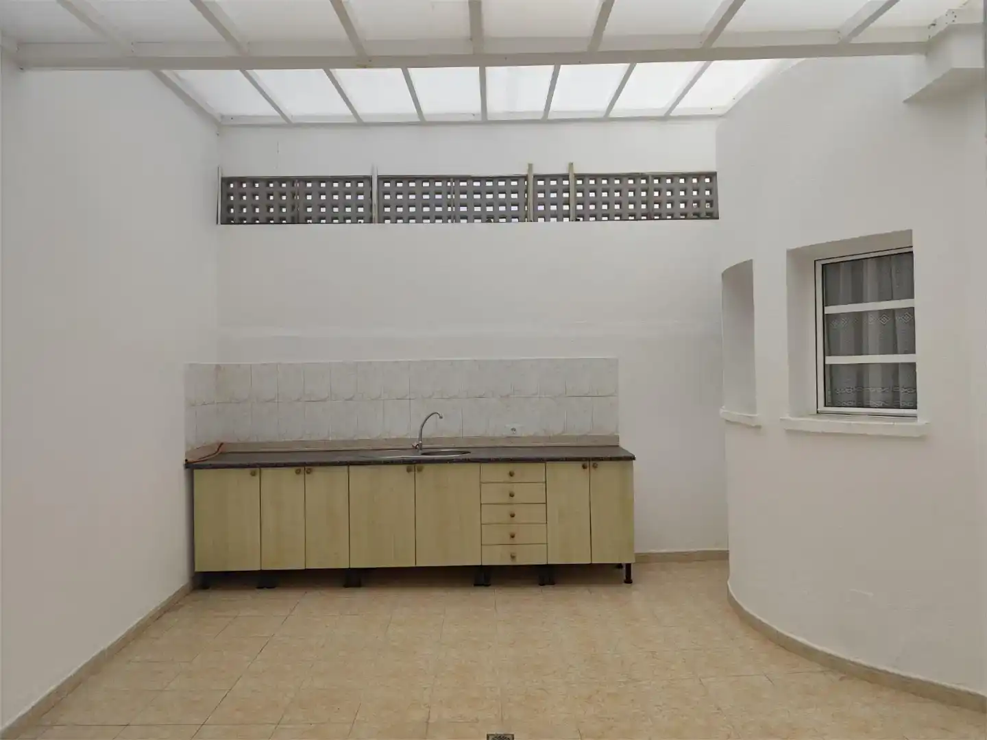 Küche von Maisonette zum Verkauf in Telde mit Abstellraum, Ofen und Balkon