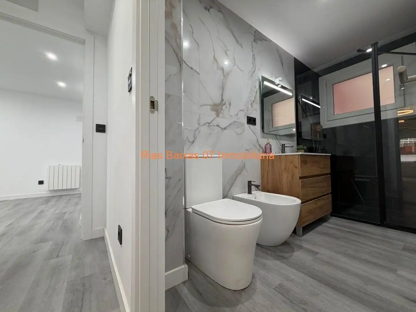 Baño de Piso en venta en Vigo  con Calefacción, Terraza y Trastero
