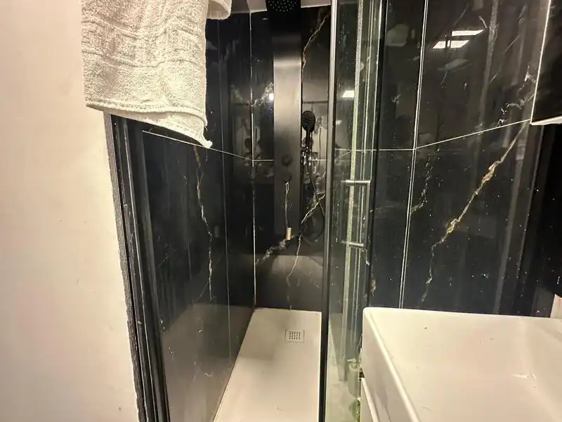 Bathroom of Ground floor for rent in Madrid  with Air Conditioner and Heating