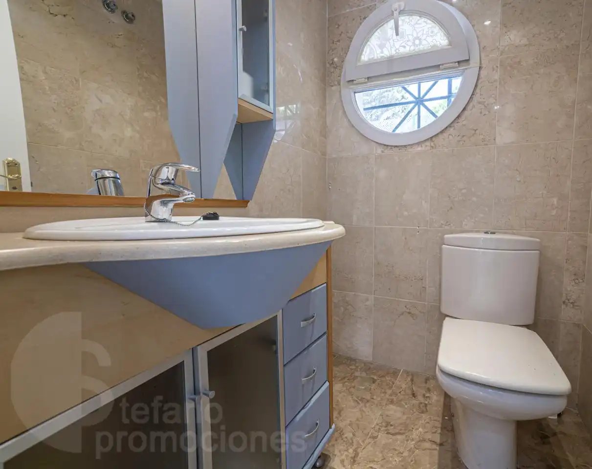 Baño de Casa adosada en venta en Málaga con Aire acondicionado, Calefacción y Jardín privado