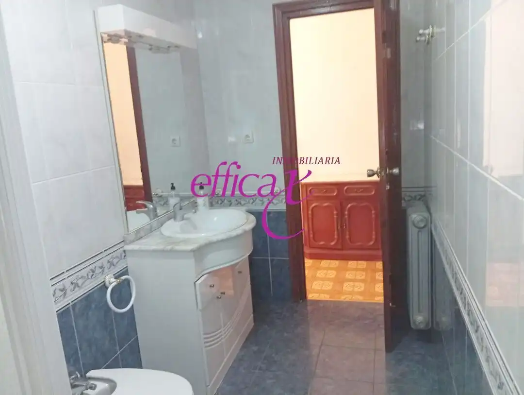 Baño de Piso en venta en Torrijos con Calefacción y Trastero